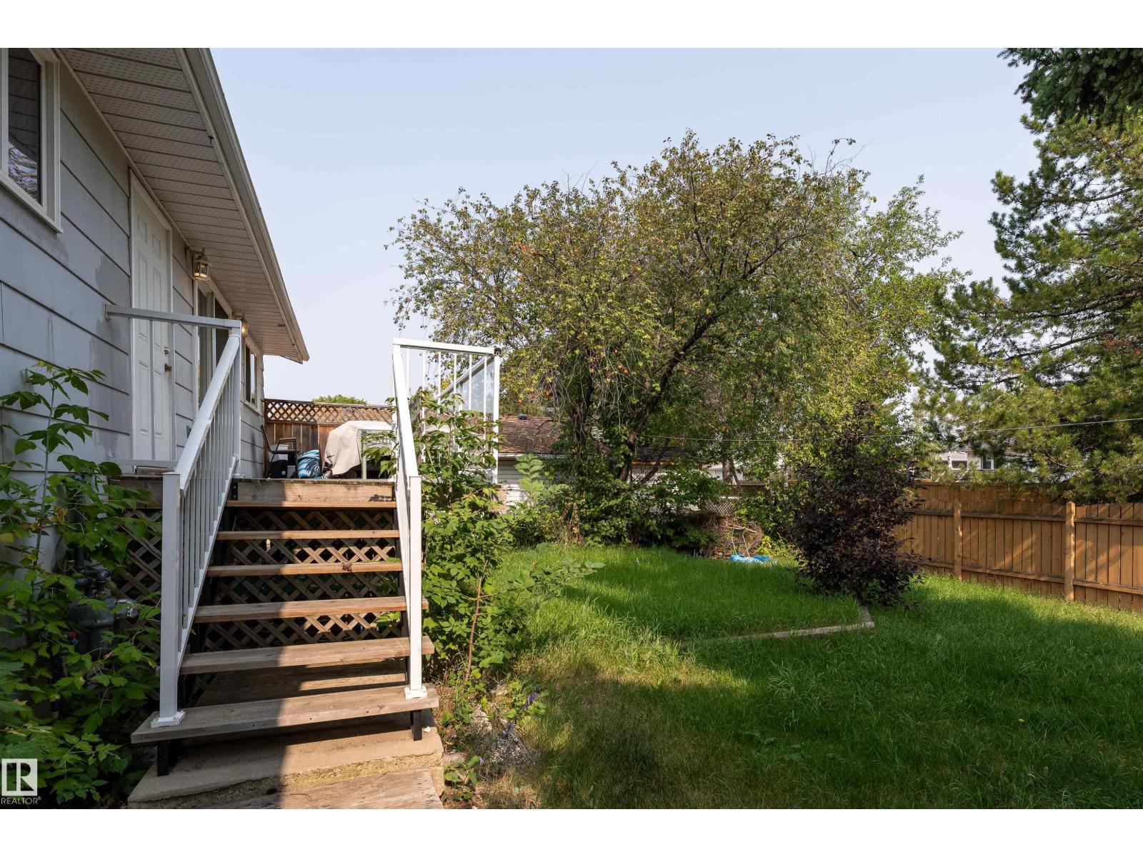 Photo 41 of 1113 Lakewood N Nw, Edmonton AB