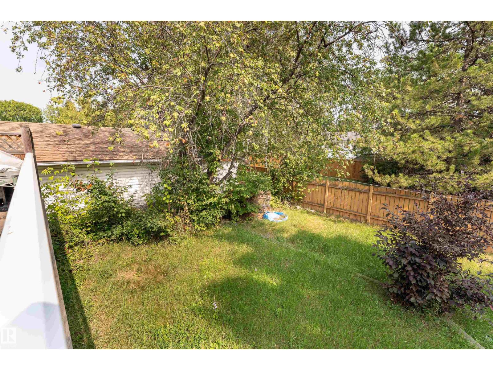 Photo 42 of 1113 Lakewood N Nw, Edmonton AB