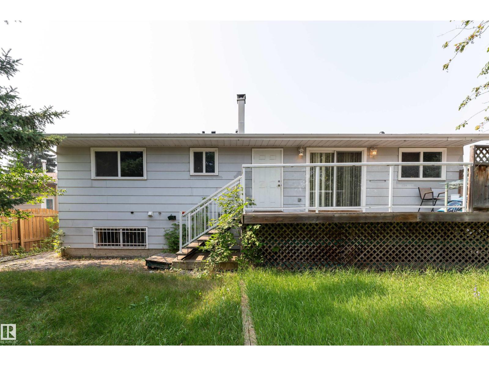 Photo 43 of 1113 Lakewood N Nw, Edmonton AB