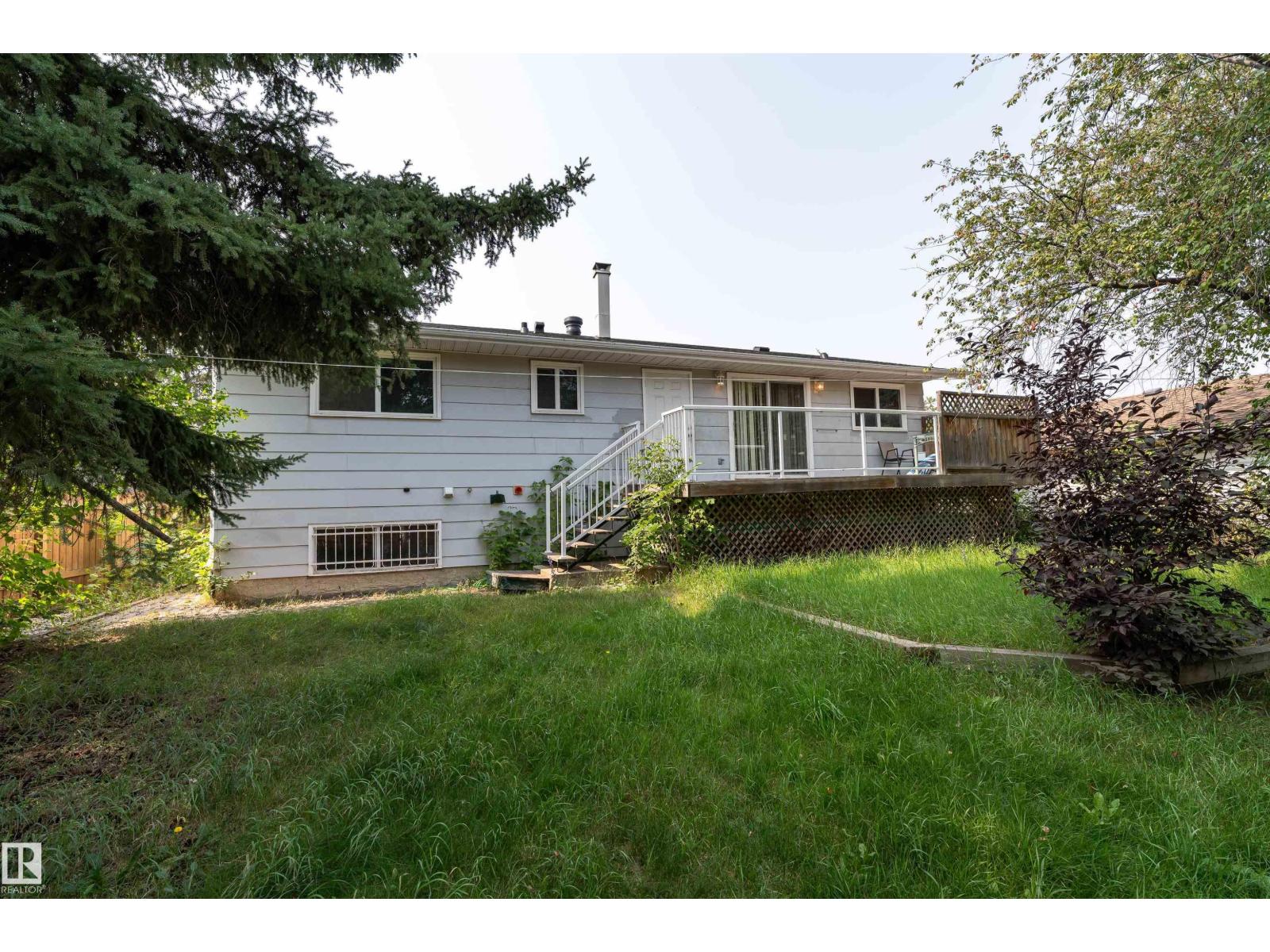 Photo 44 of 1113 Lakewood N Nw, Edmonton AB