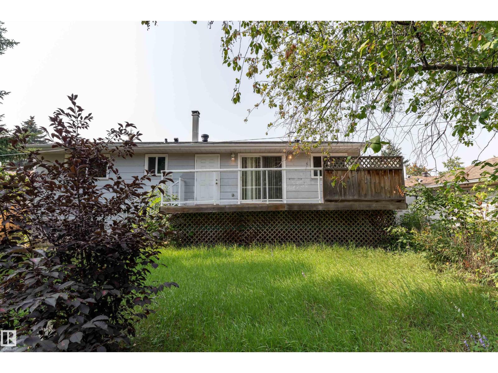 Photo 45 of 1113 Lakewood N Nw, Edmonton AB