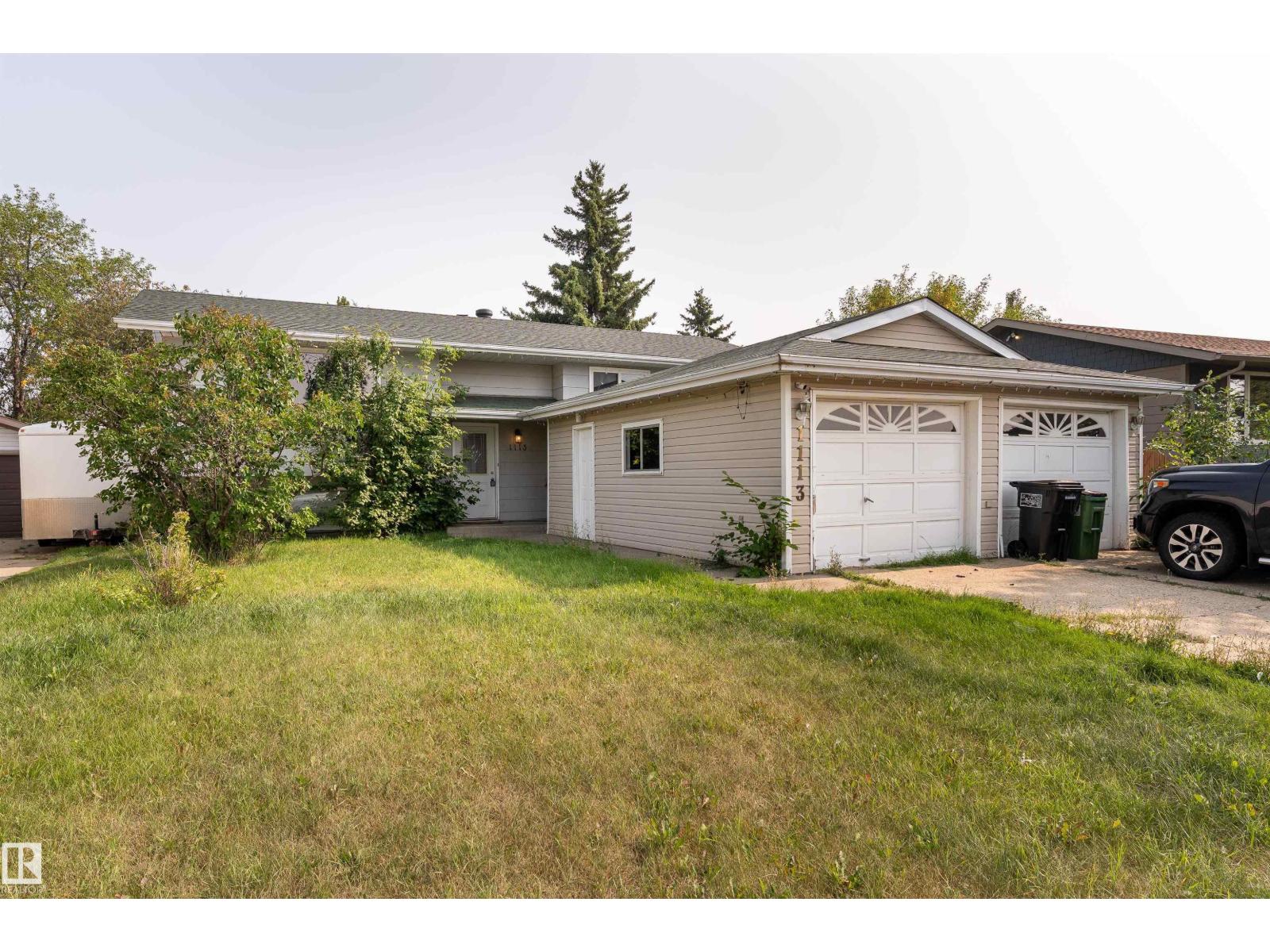 Photo 46 of 1113 Lakewood N Nw, Edmonton AB