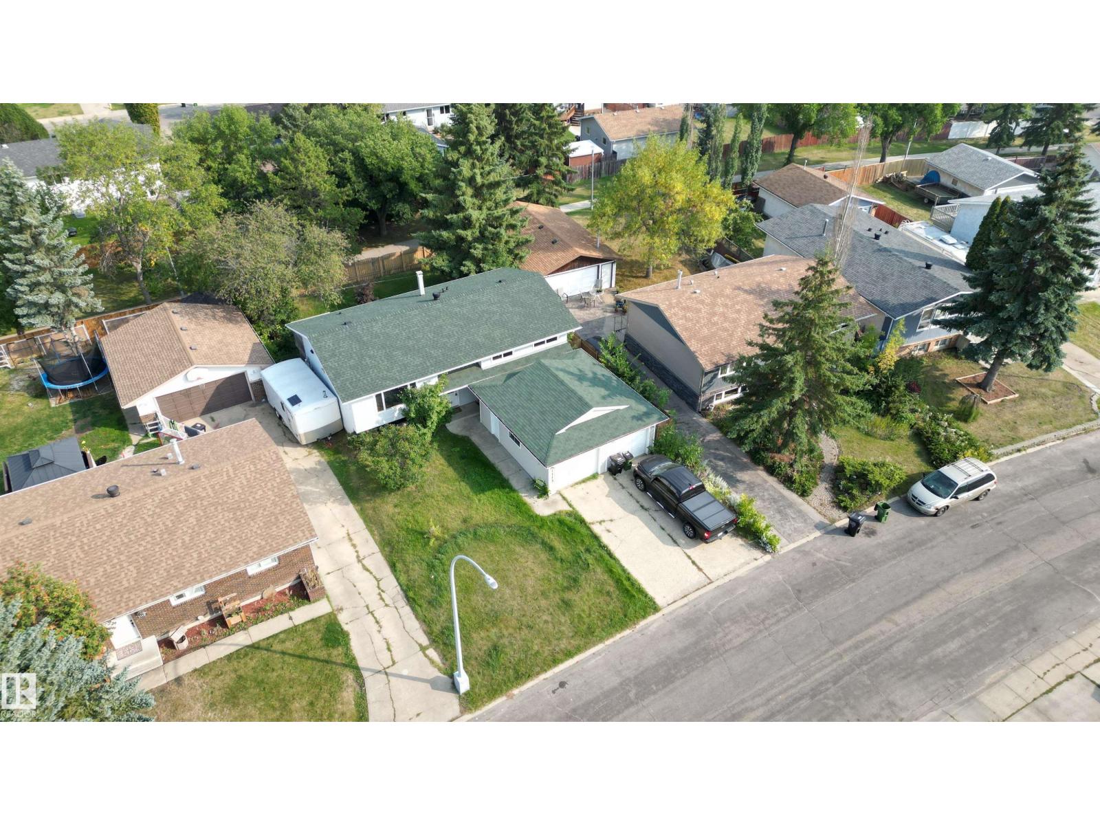 Photo 50 of 1113 Lakewood N Nw, Edmonton AB