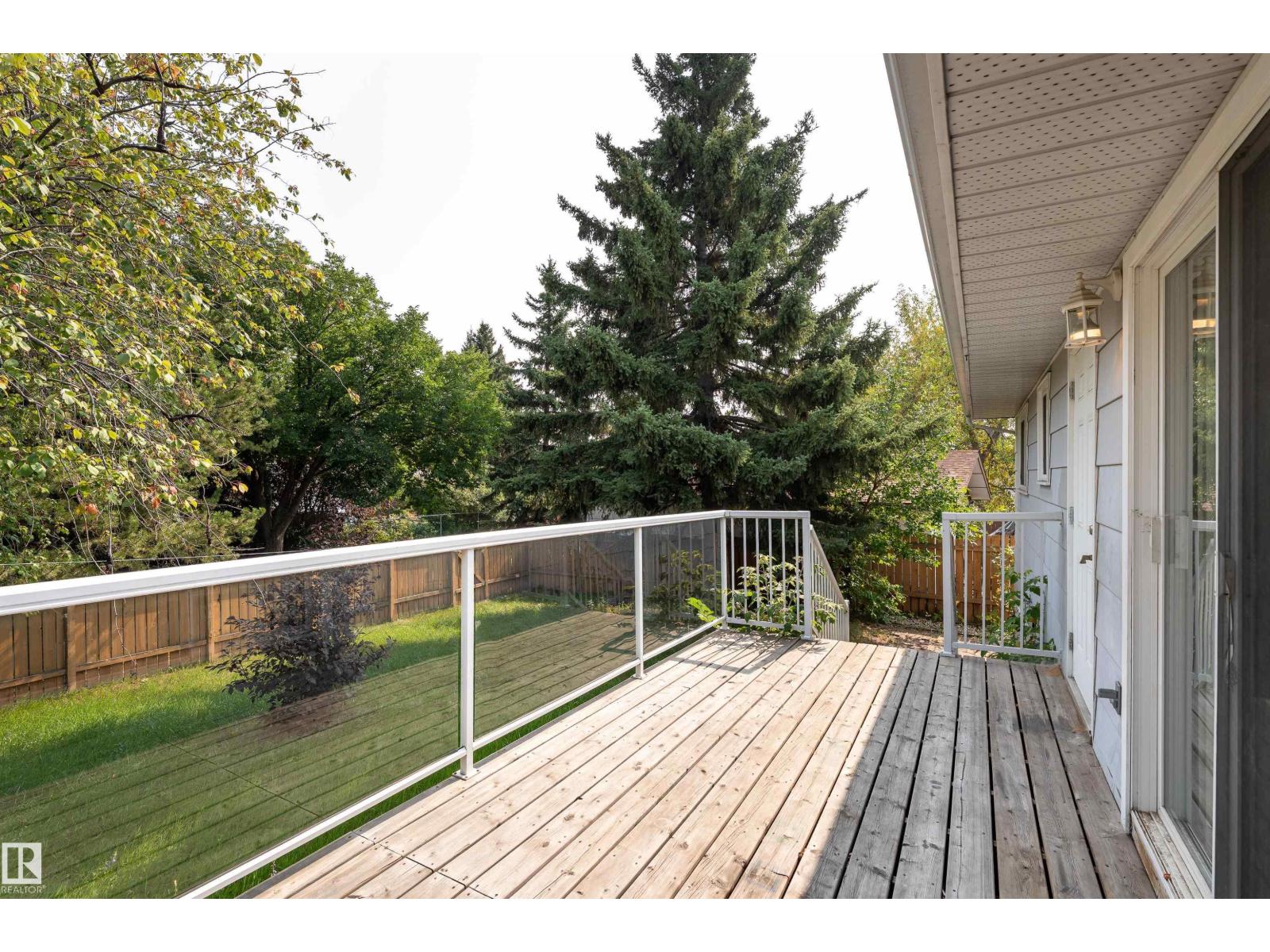 Photo 6 of 1113 Lakewood N Nw, Edmonton AB