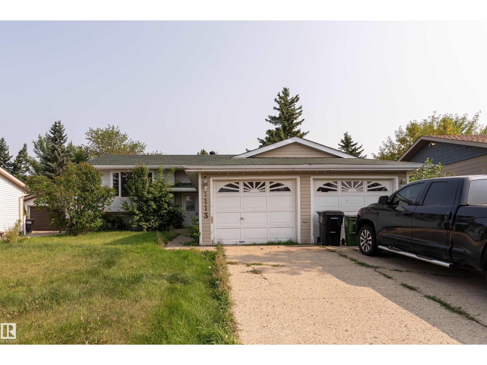 Photo 8 of 1113 Lakewood N Nw, Edmonton AB