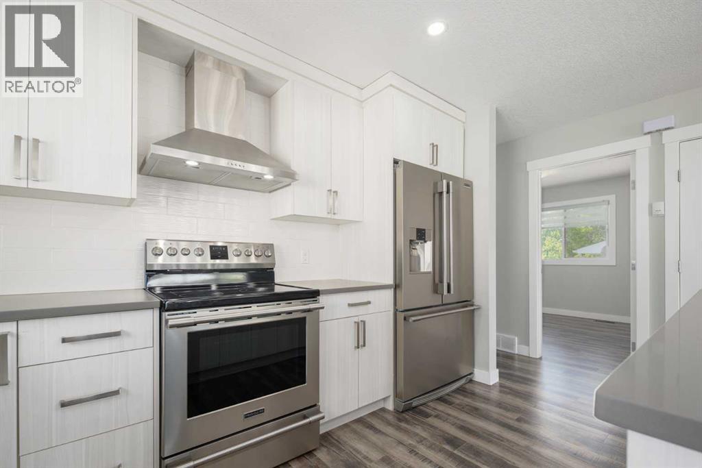 Photo 15 of 11036 7 Street Sw, Calgary AB