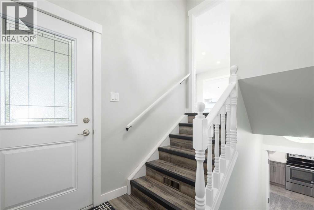 Photo 4 of 11036 7 Street Sw, Calgary AB