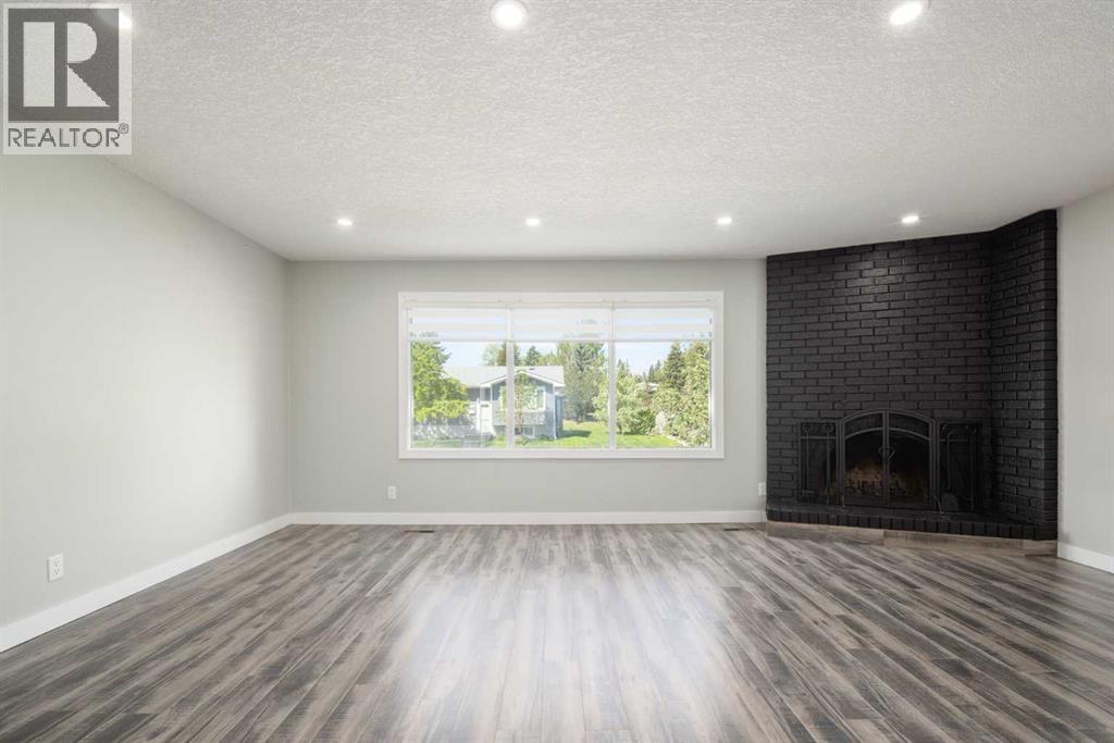 Photo 8 of 11036 7 Street Sw, Calgary AB