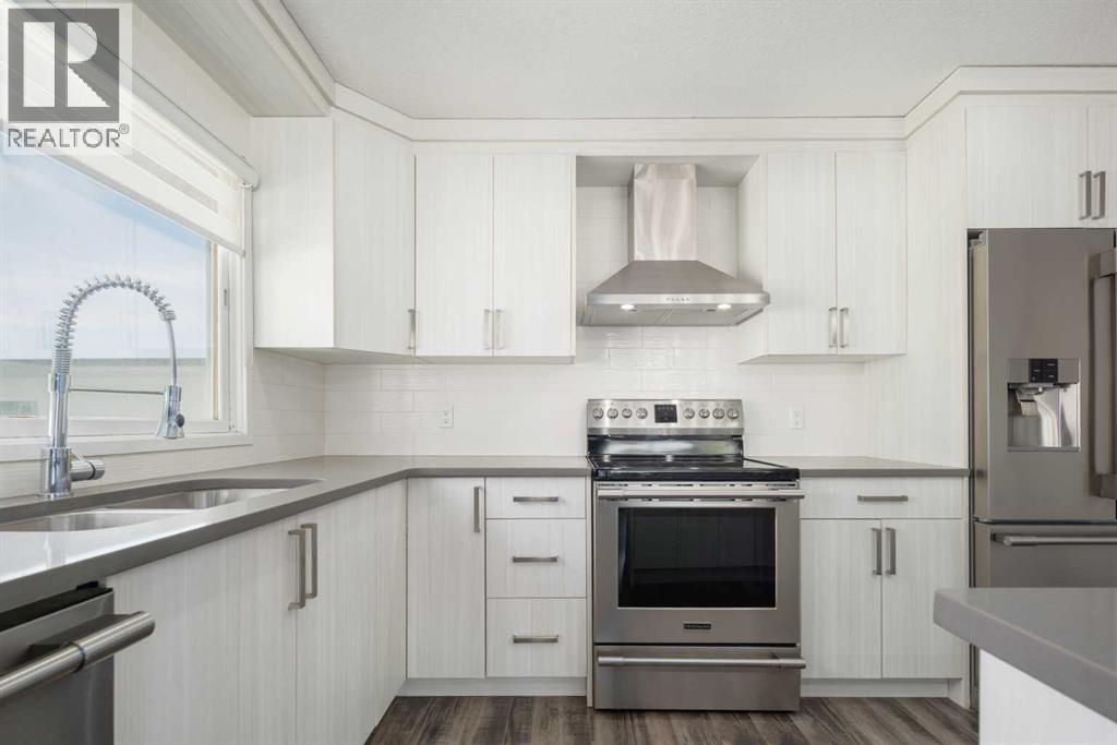 Photo 17 of 11036 7 Street Sw, Calgary AB