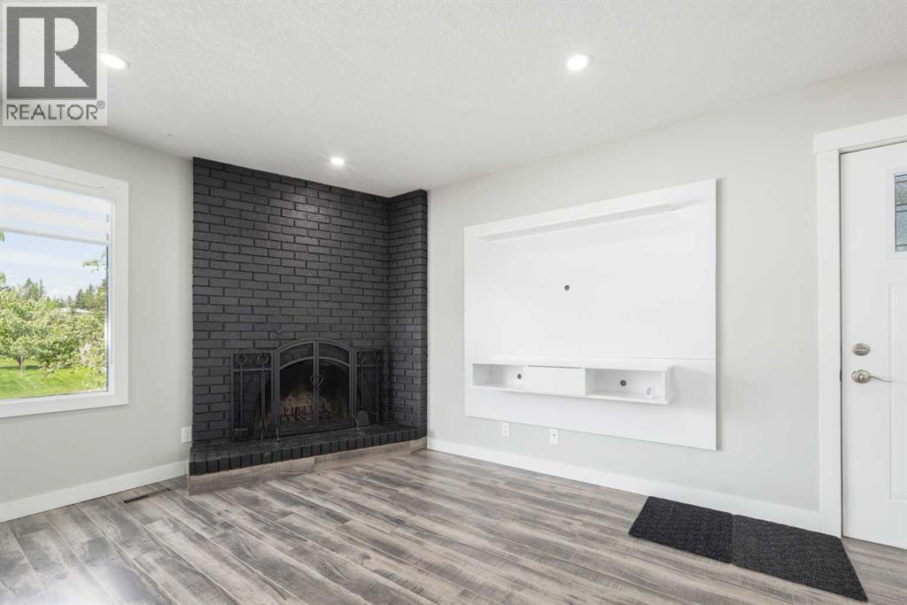 Photo 9 of 11036 7 Street Sw, Calgary AB