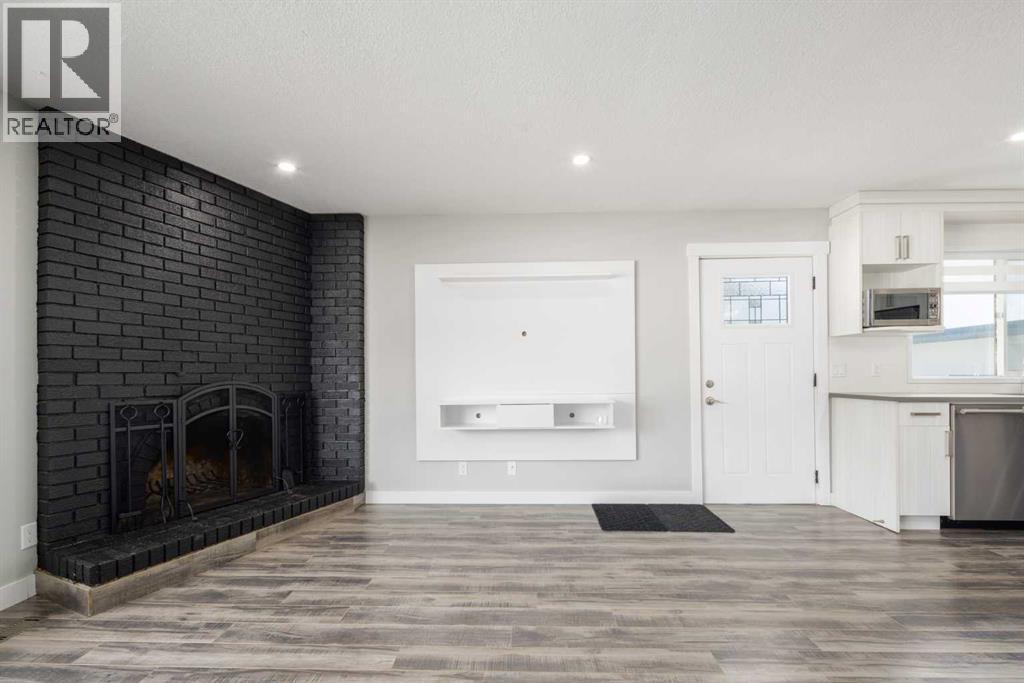 Photo 10 of 11036 7 Street Sw, Calgary AB