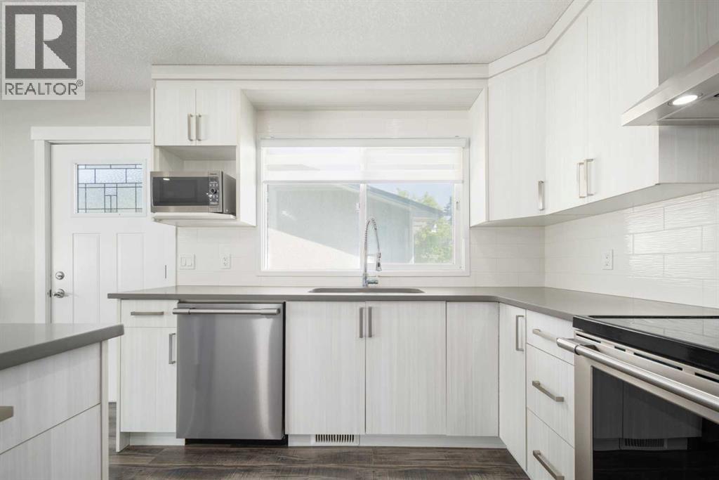 Photo 16 of 11036 7 Street Sw, Calgary AB