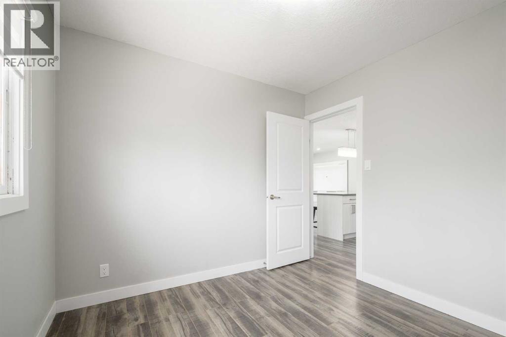 Photo 23 of 11036 7 Street Sw, Calgary AB