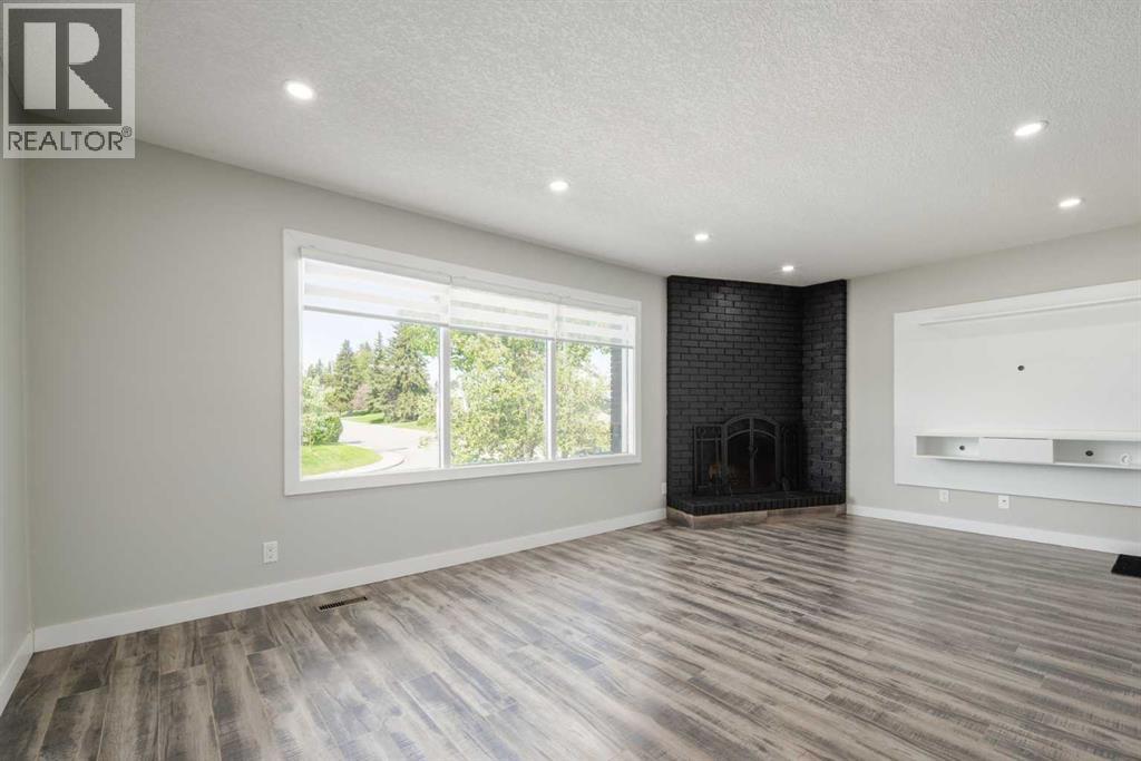 Photo 6 of 11036 7 Street Sw, Calgary AB