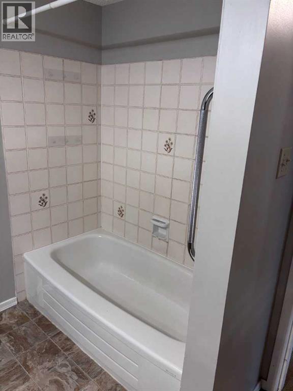 Photo 12 of 109 85 Foxbend Crescent N, Lethbridge AB