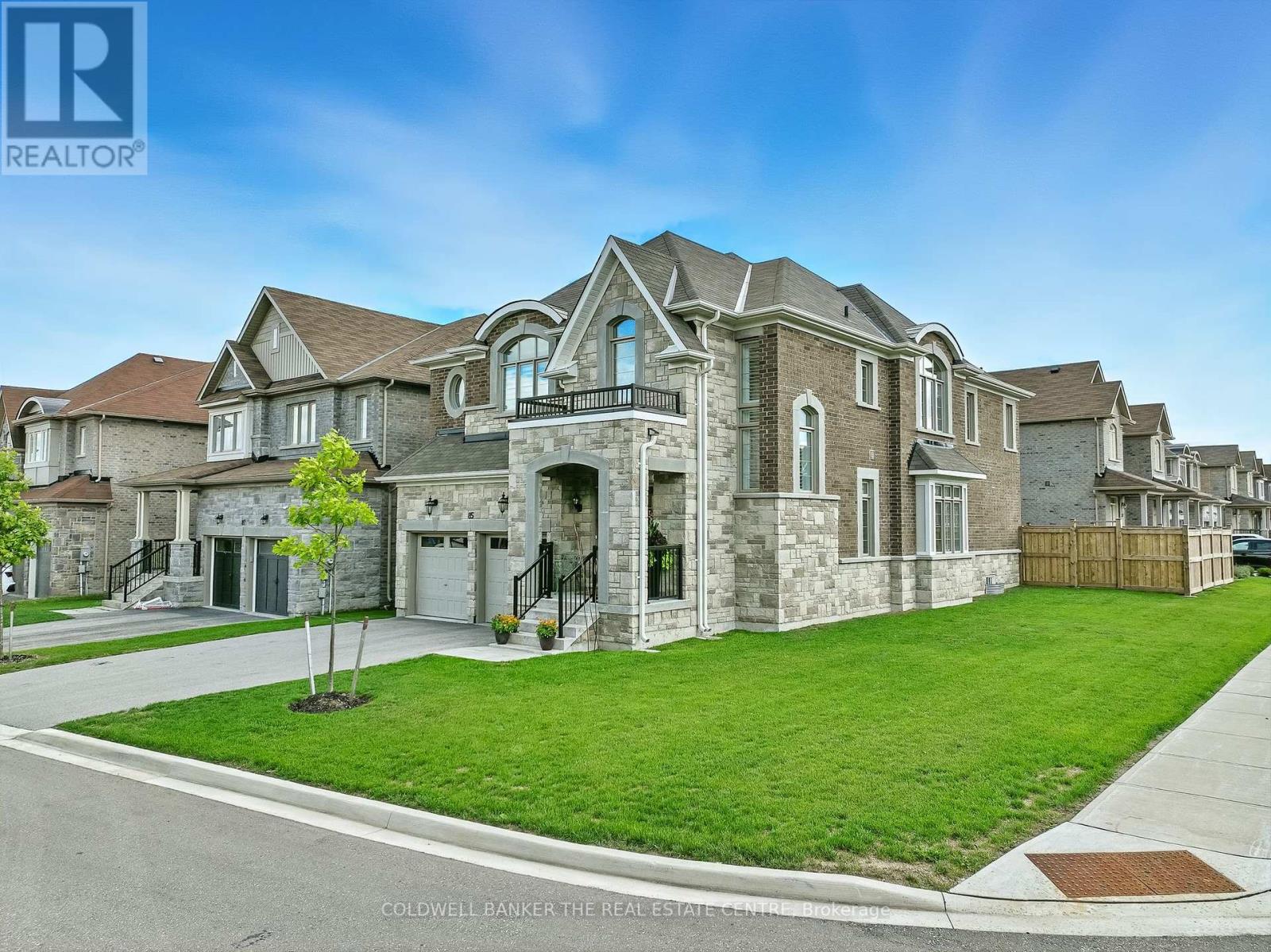 Photo 2 of 85 Robb Thompson Road, East Gwillimbury ON