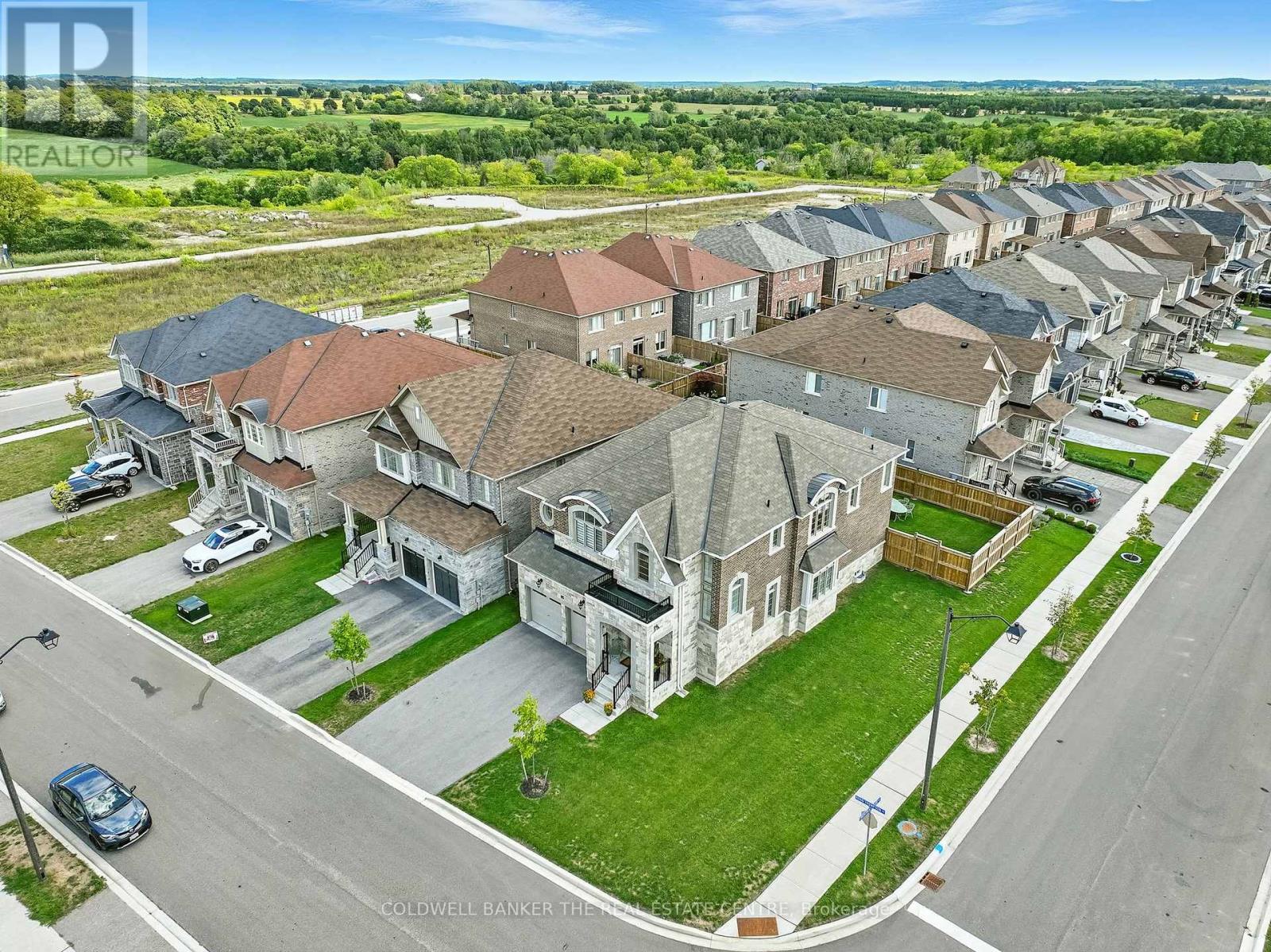 Photo 3 of 85 Robb Thompson Road, East Gwillimbury ON