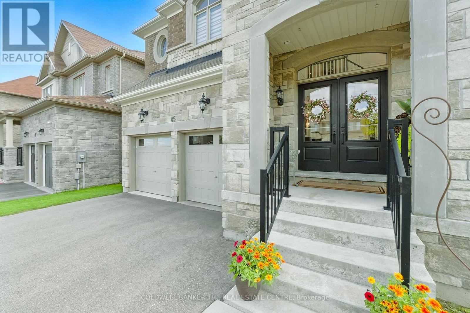Photo 4 of 85 Robb Thompson Road, East Gwillimbury ON