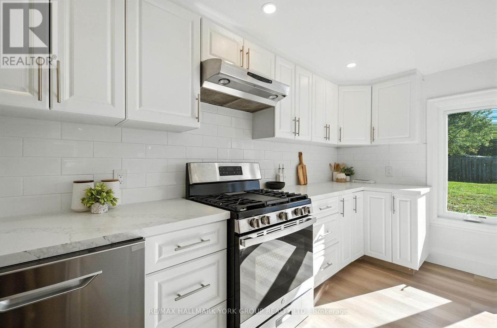 Photo 12 of 778 Sheppard Avenue, Georgina ON