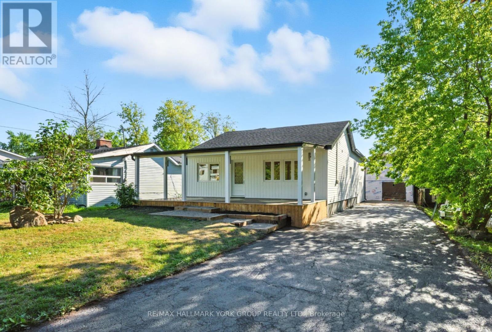 Photo 3 of 778 Sheppard Avenue, Georgina ON