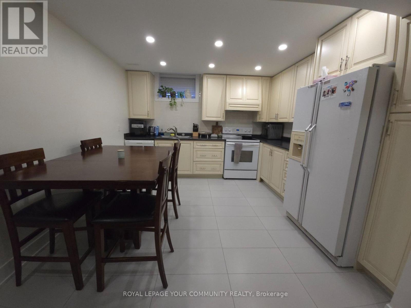 Photo 6 of Bsmt 171 Dolores Crescent, Vaughan ON