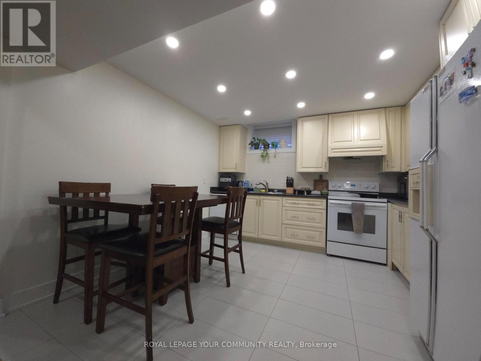 Photo 7 of Bsmt 171 Dolores Crescent, Vaughan ON