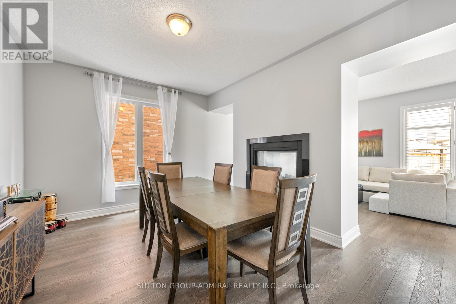 Photo 18 of 186 Romanelli Crescent, Bradford West Gwillimbury ON