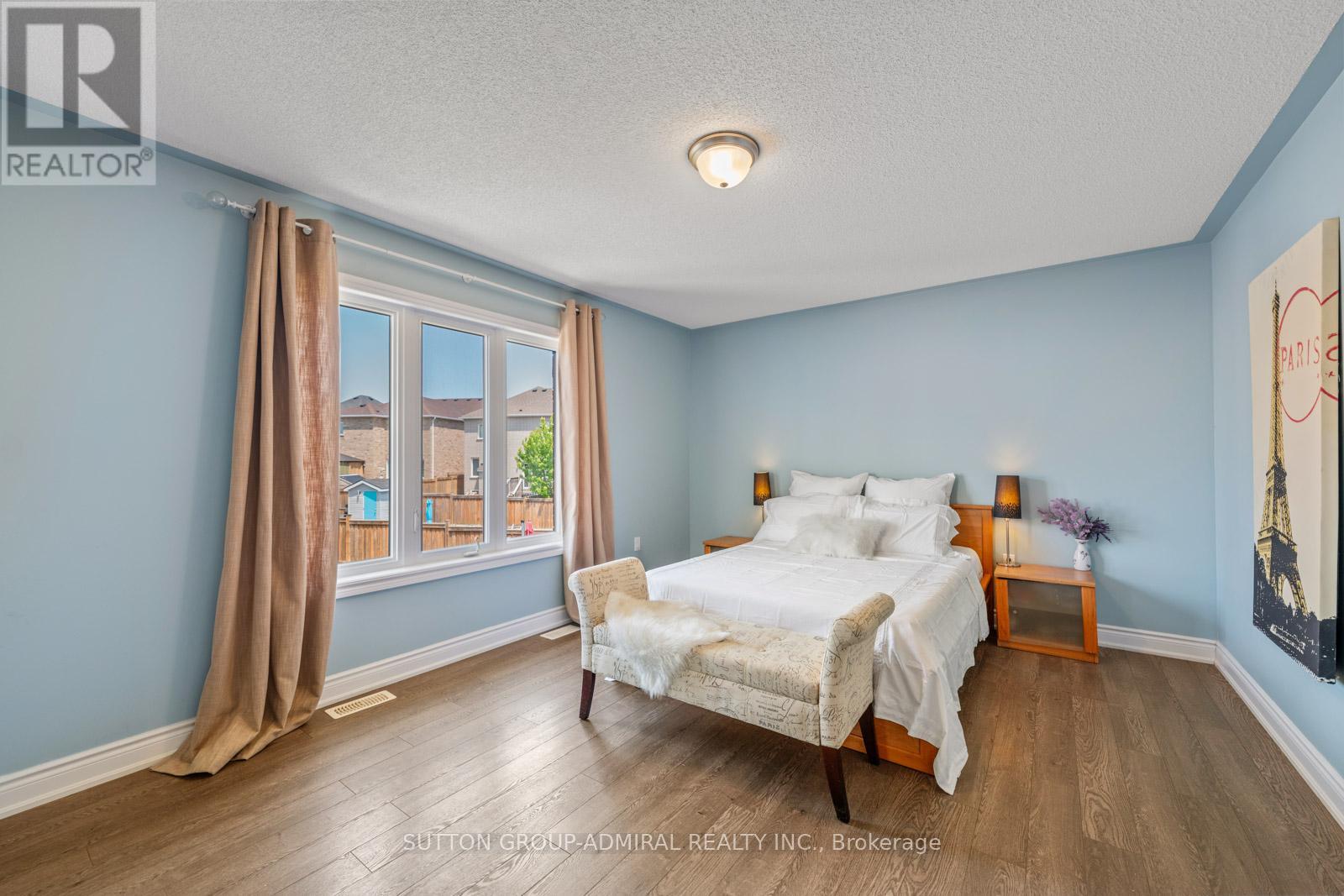Photo 24 of 186 Romanelli Crescent, Bradford West Gwillimbury ON