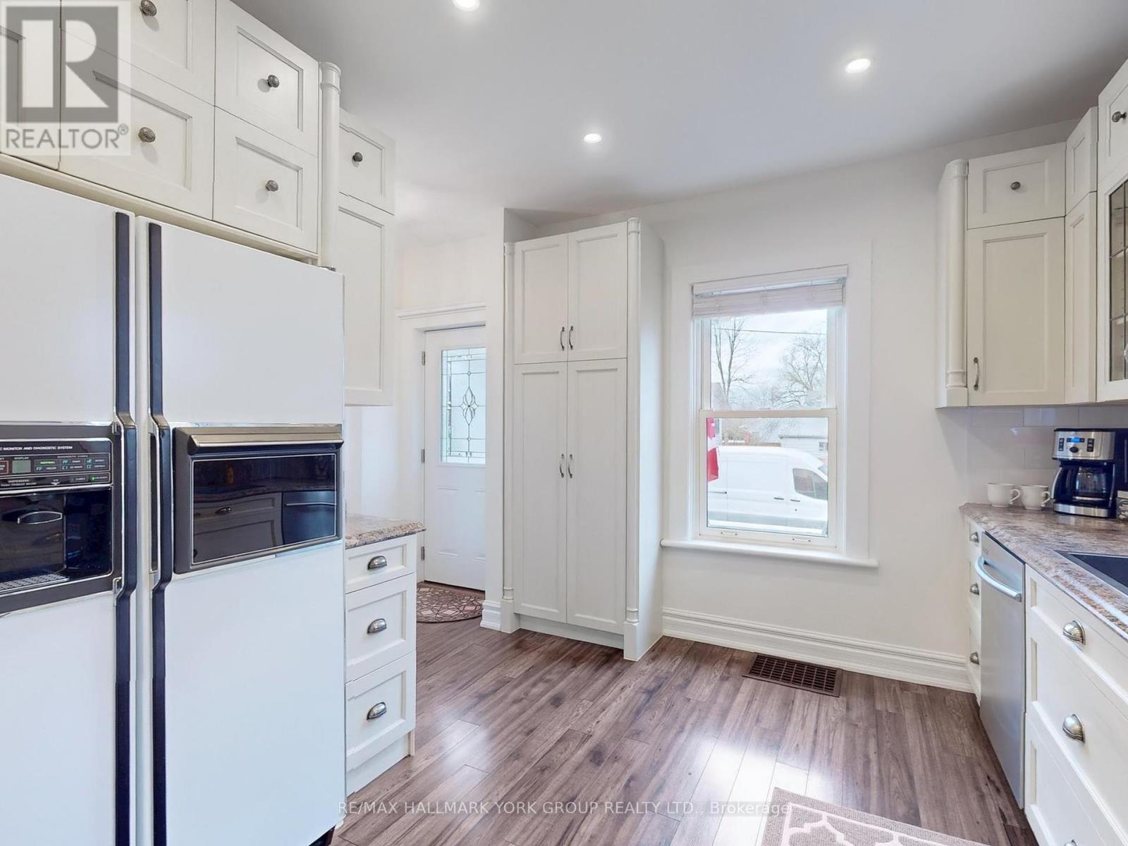 Photo 12 of 21 Irwin Avenue, Aurora ON