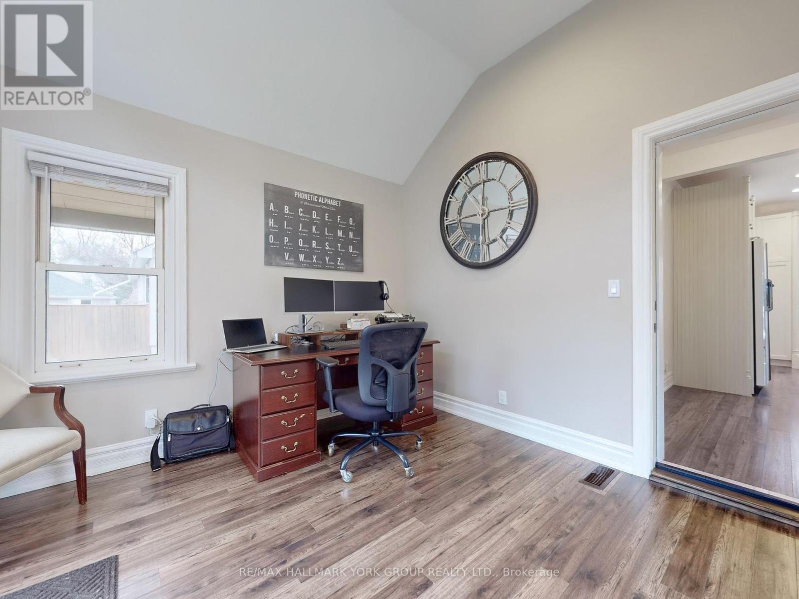 Photo 15 of 21 Irwin Avenue, Aurora ON