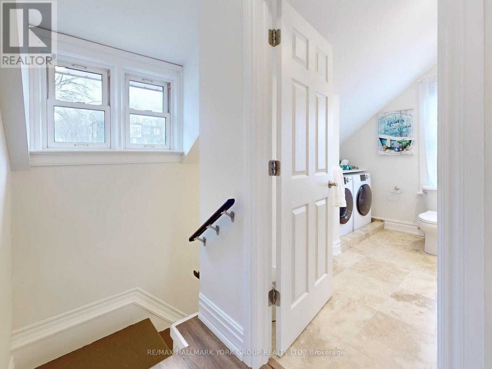 Photo 19 of 21 Irwin Avenue, Aurora ON