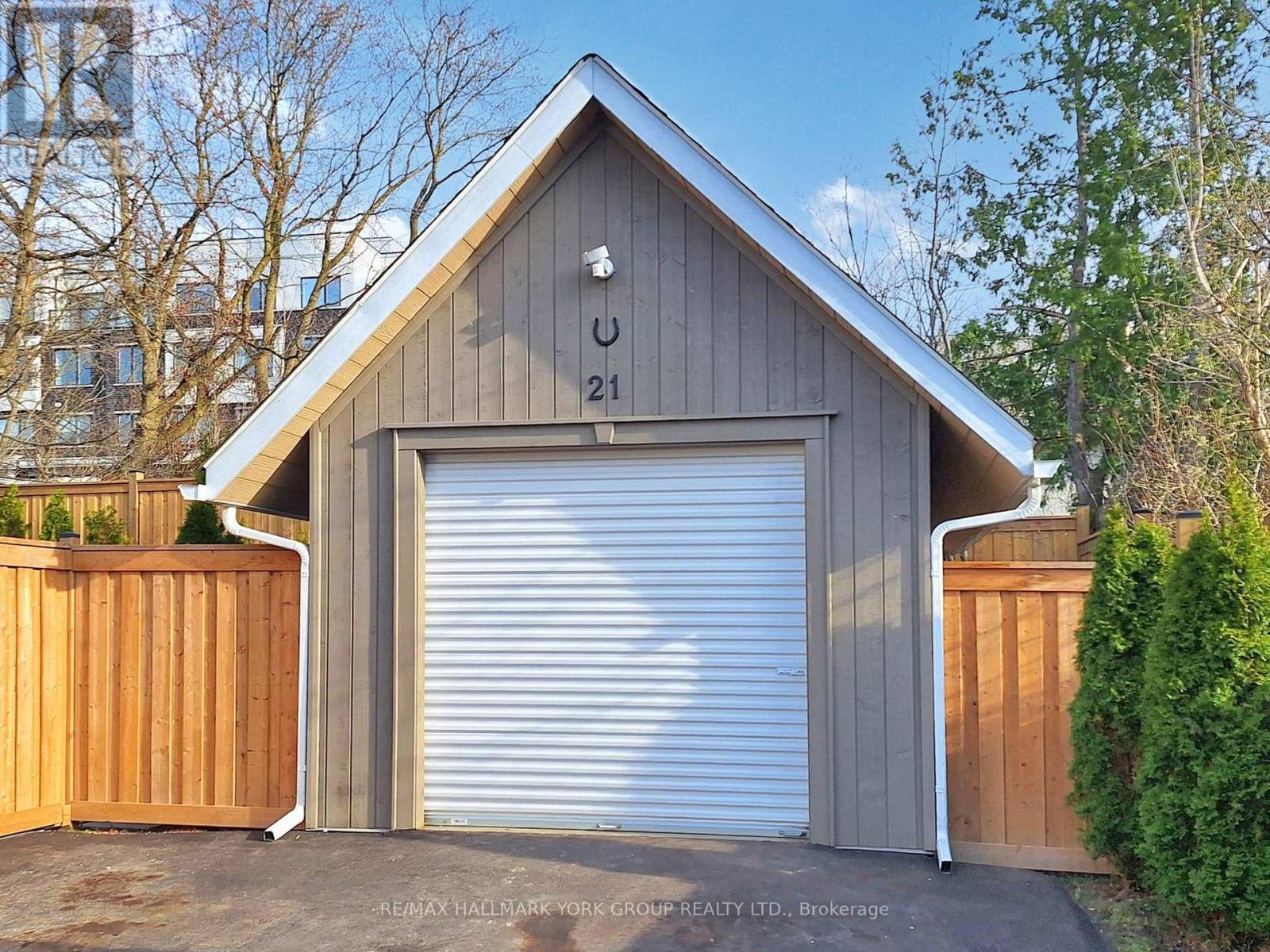 Photo 29 of 21 Irwin Avenue, Aurora ON