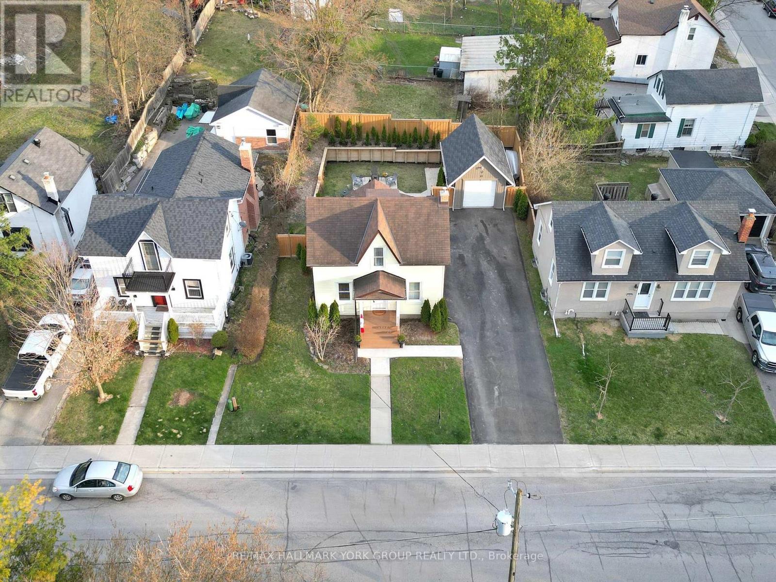 Photo 31 of 21 Irwin Avenue, Aurora ON