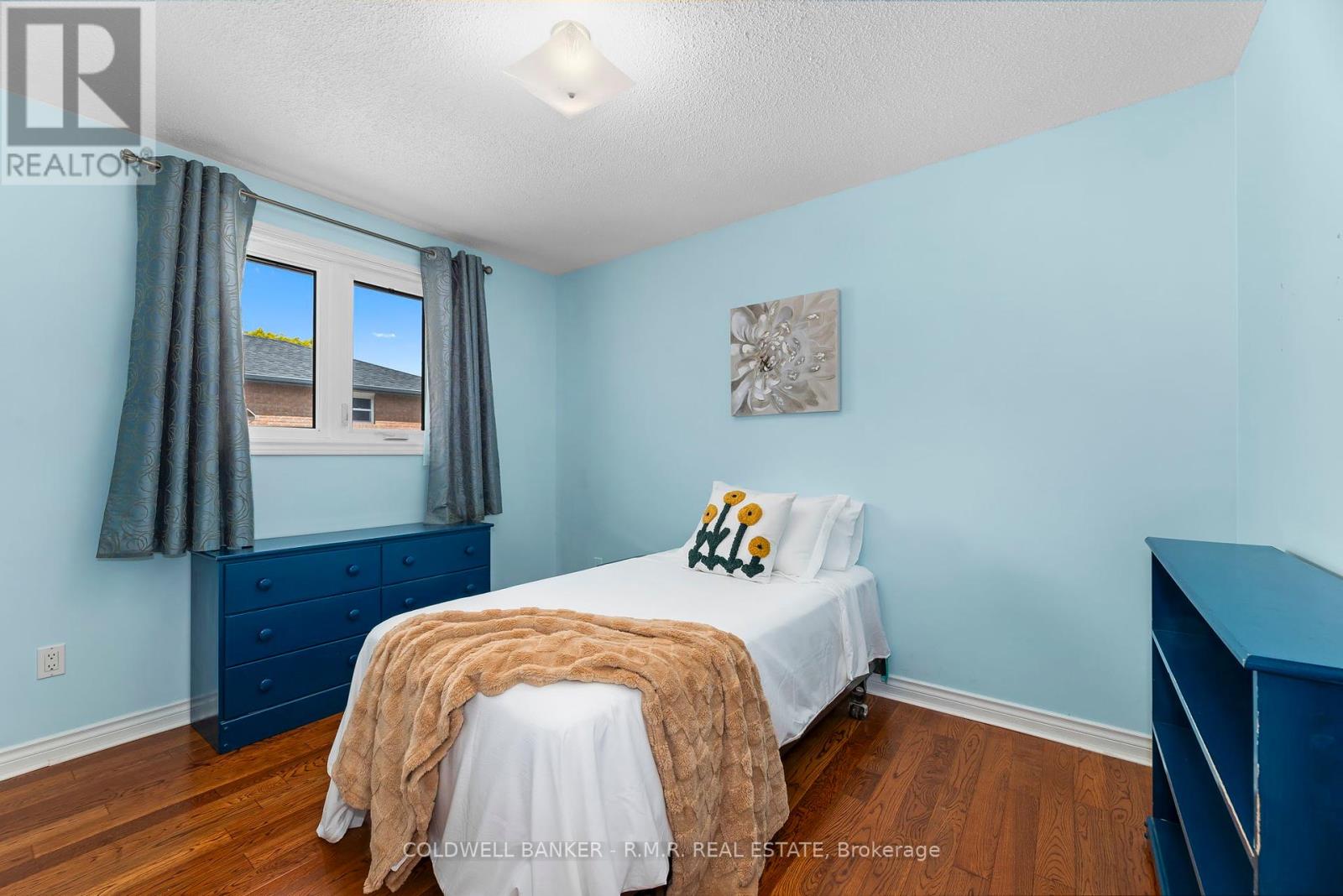 Photo 20 of 39 Ewen Drive, Uxbridge ON