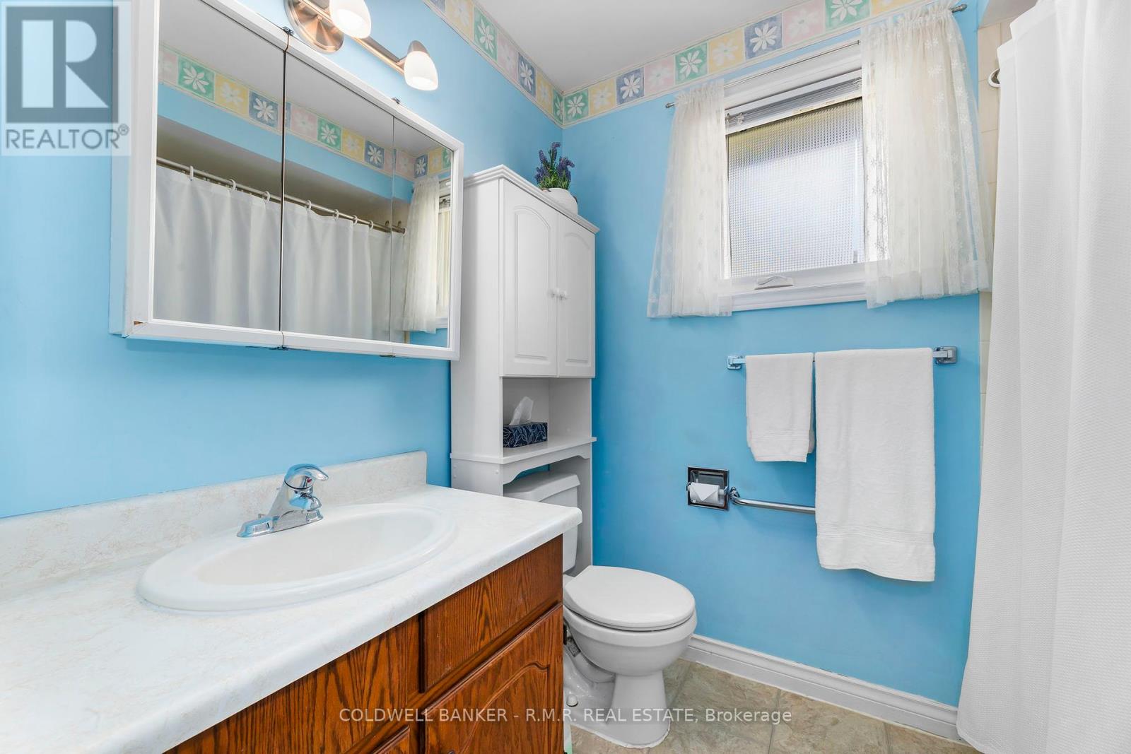 Photo 21 of 39 Ewen Drive, Uxbridge ON