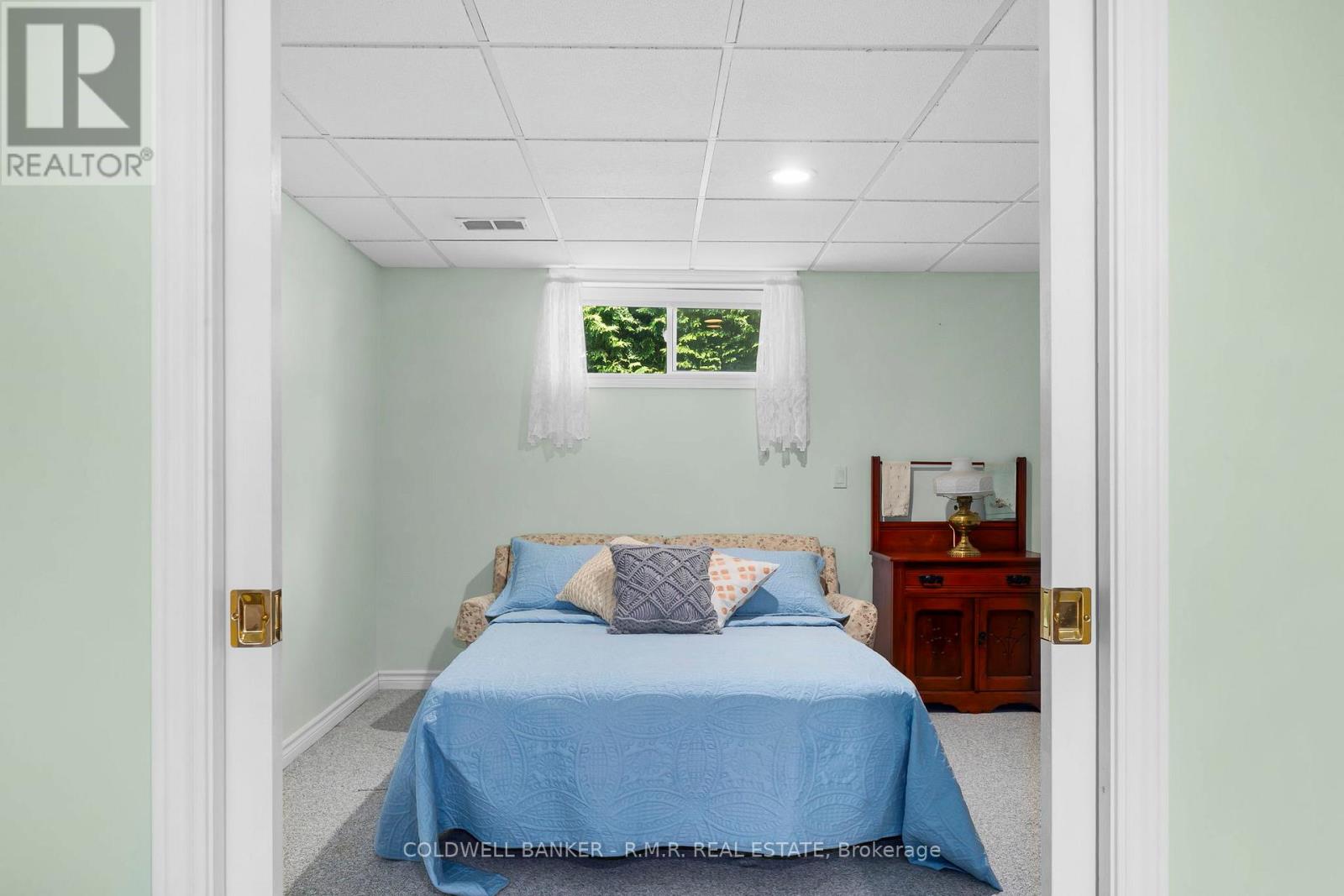 Photo 27 of 39 Ewen Drive, Uxbridge ON
