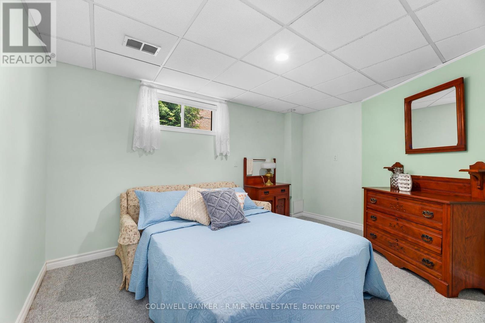Photo 28 of 39 Ewen Drive, Uxbridge ON