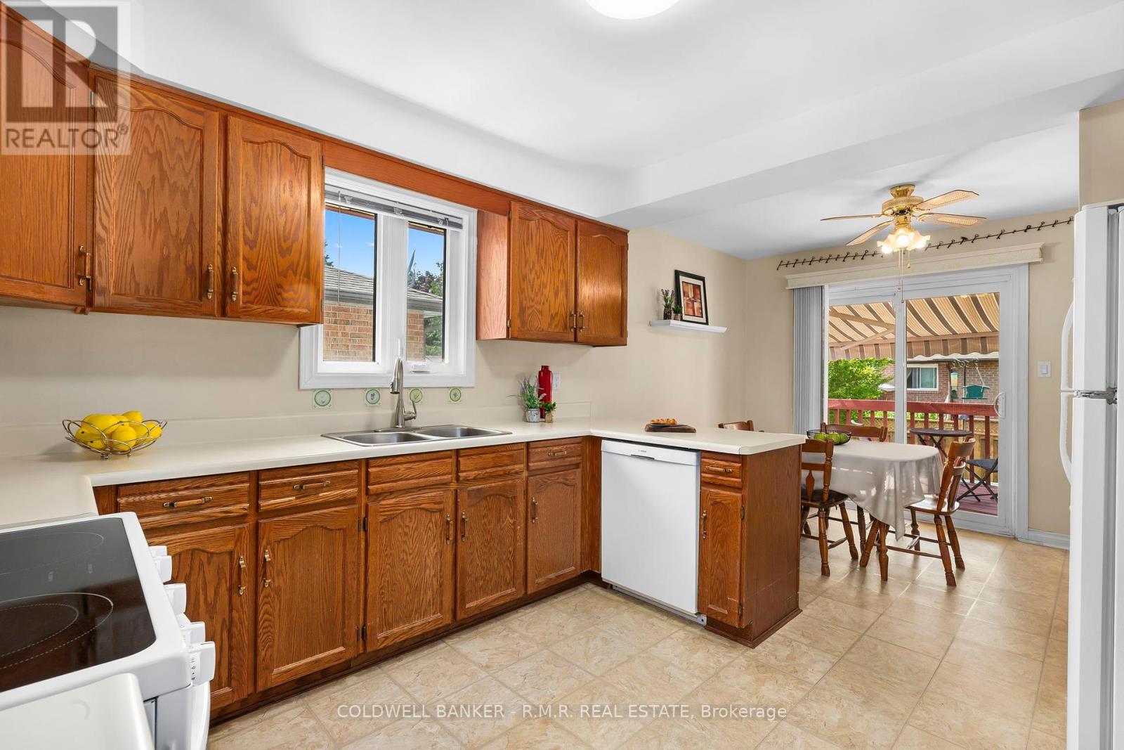 Photo 5 of 39 Ewen Drive, Uxbridge ON
