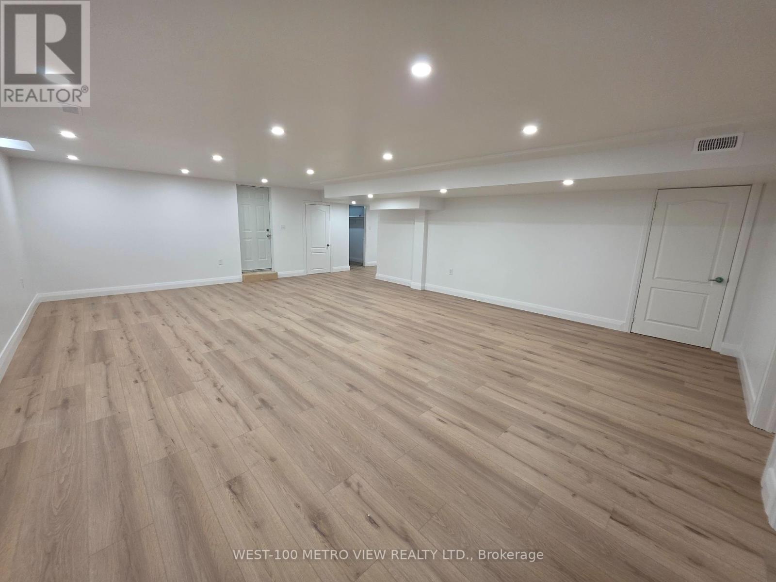 Photo 5 of 250 Sunset Ridge, Vaughan ON