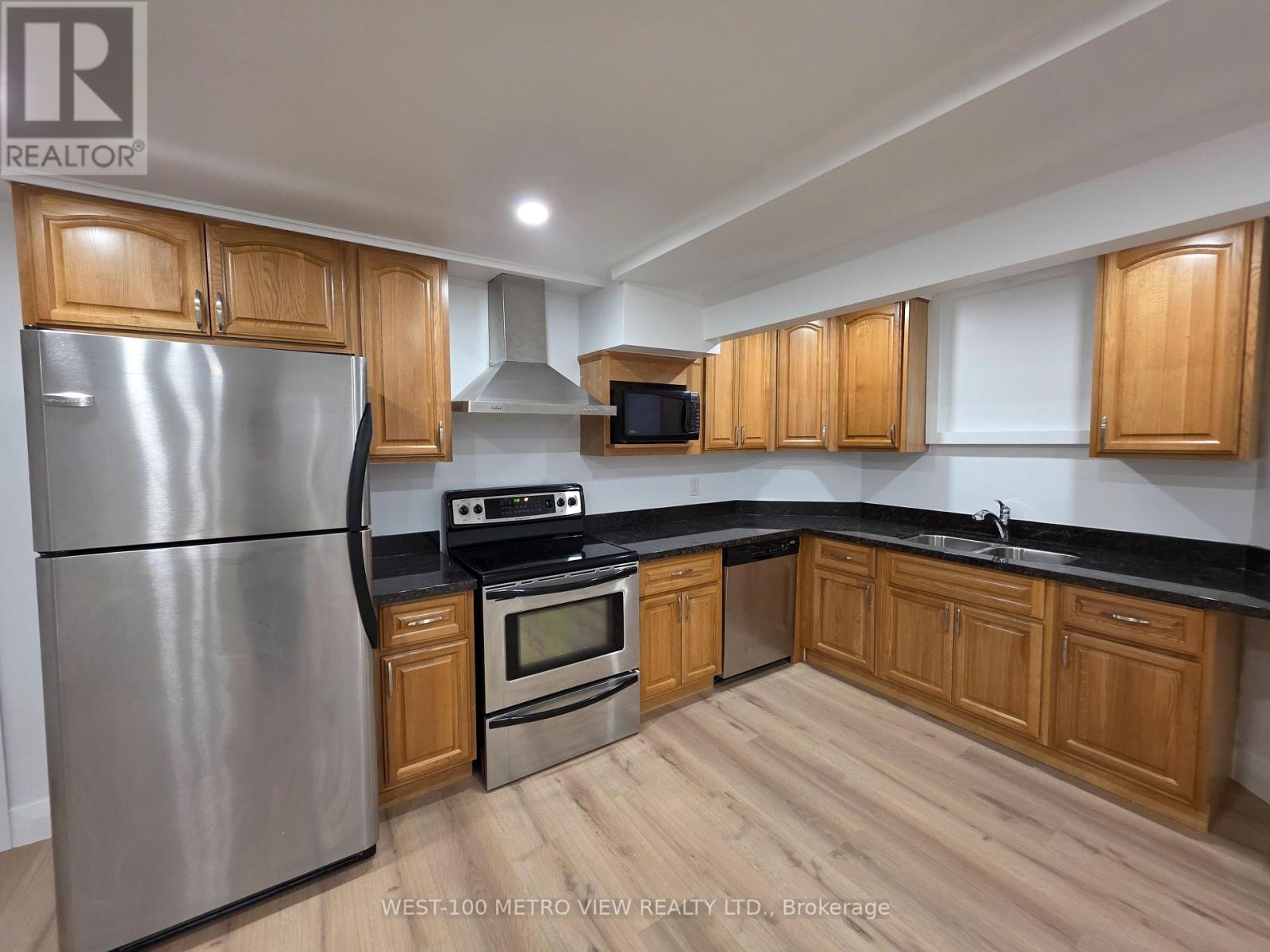 Photo 8 of 250 Sunset Ridge, Vaughan ON