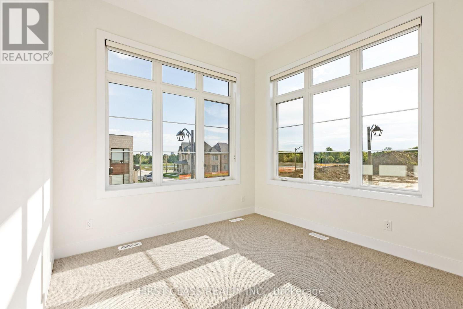 Photo 10 of 78 Meizhou Avenue, Markham ON