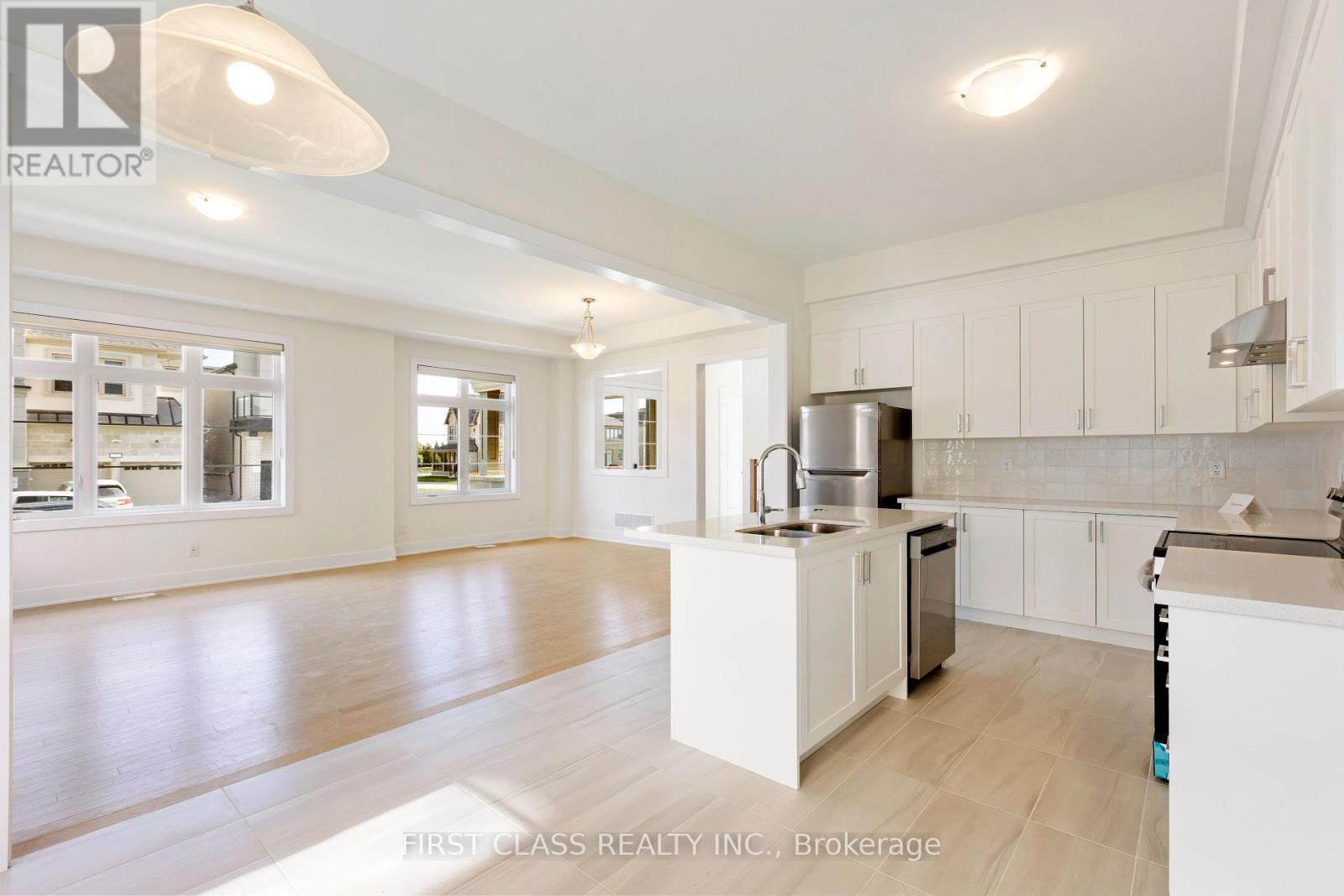 Photo 4 of 78 Meizhou Avenue, Markham ON