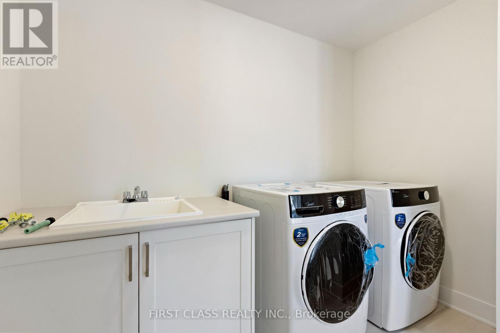 Photo 6 of 78 Meizhou Avenue, Markham ON