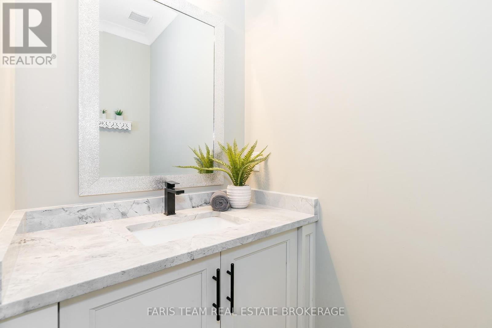 Photo 18 of 2448 Stockdale Road, Severn ON