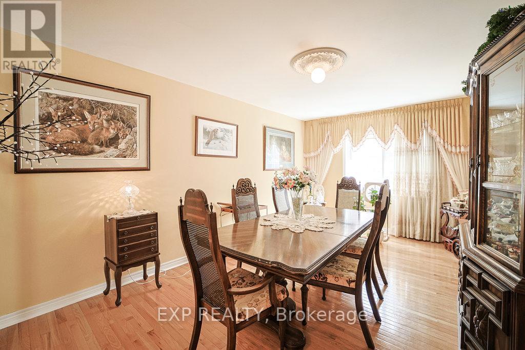 Photo 10 of 27 Green Pine Crescent, Wasaga Beach ON