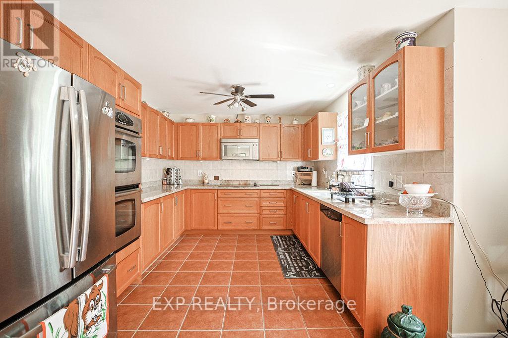 Photo 12 of 27 Green Pine Crescent, Wasaga Beach ON