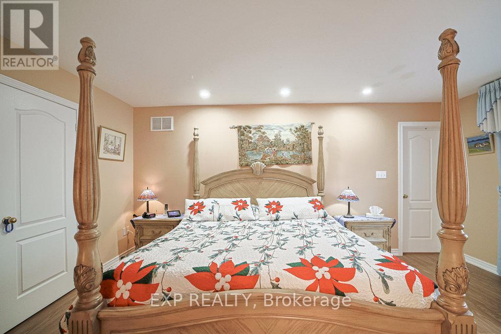 Photo 17 of 27 Green Pine Crescent, Wasaga Beach ON