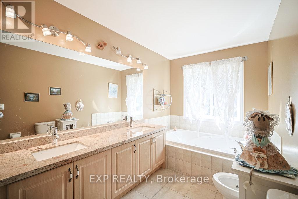 Photo 18 of 27 Green Pine Crescent, Wasaga Beach ON