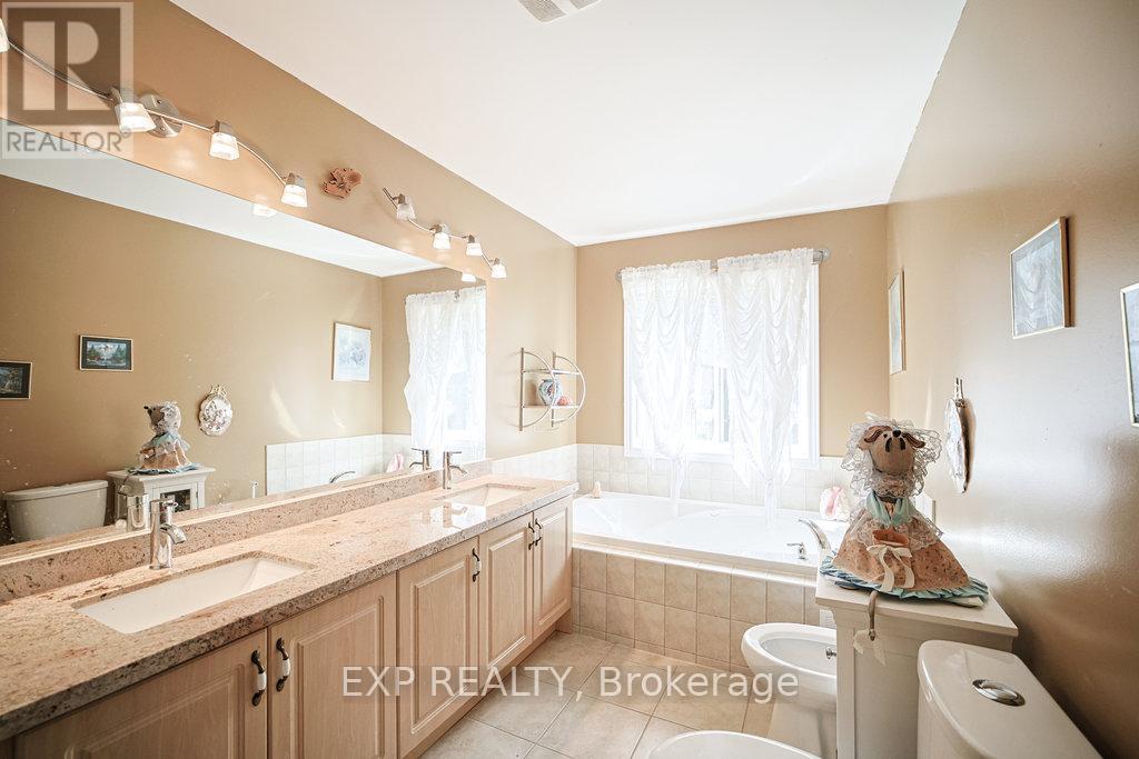 Photo 20 of 27 Green Pine Crescent, Wasaga Beach ON