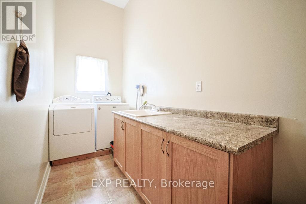 Photo 25 of 27 Green Pine Crescent, Wasaga Beach ON